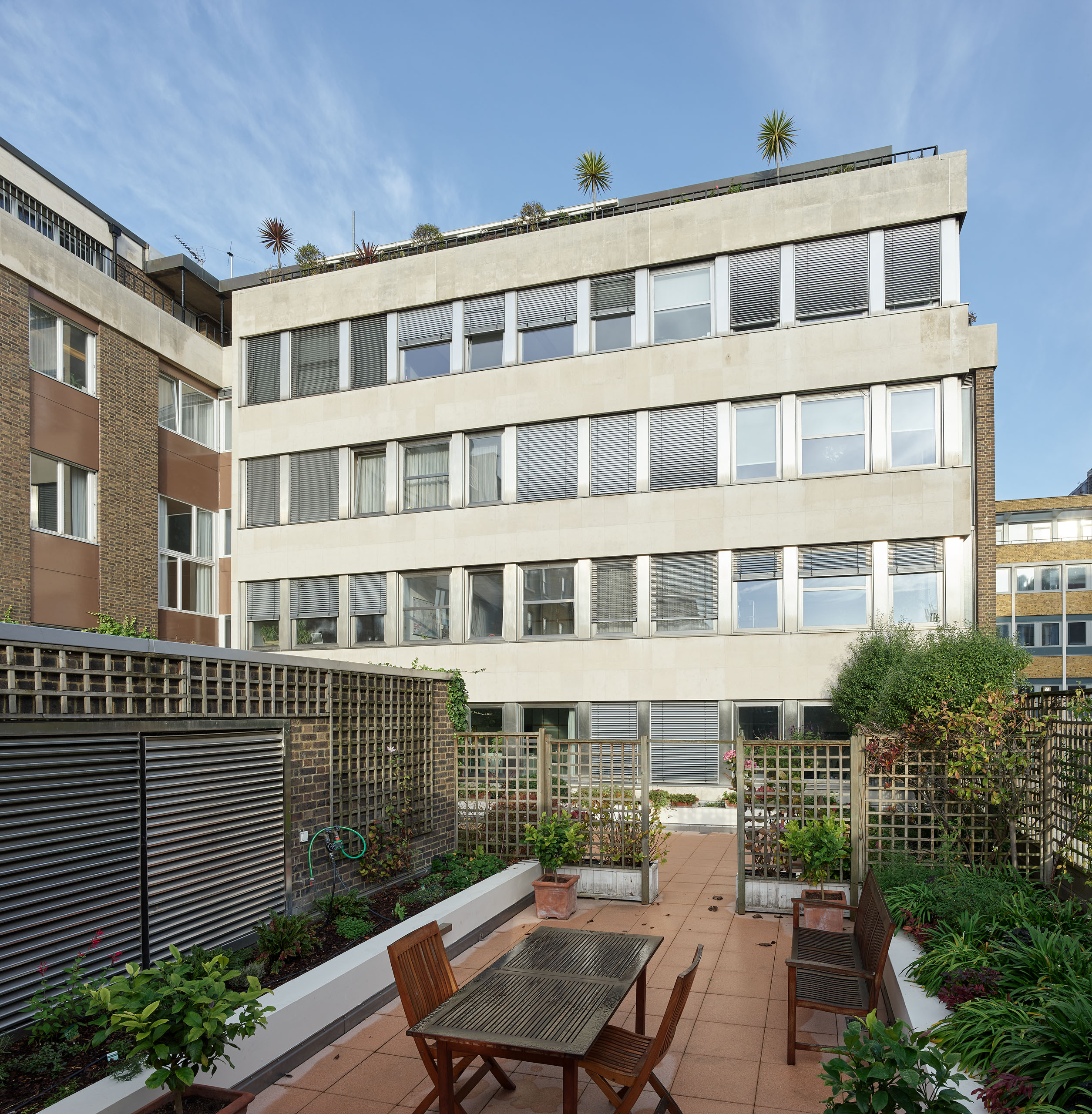 Ahp0008 exterior 005115p J2560